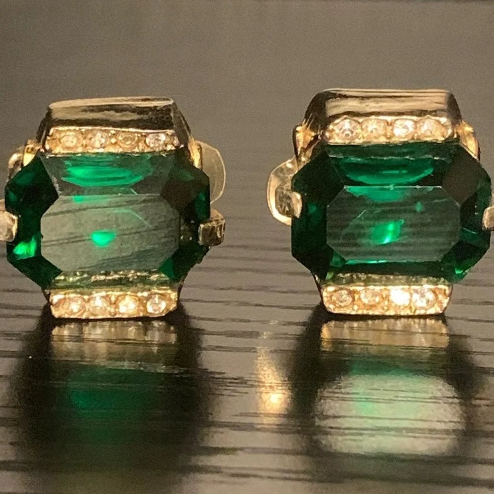 Sold Vintage Clip-On Earrings - Picture 2 of 9